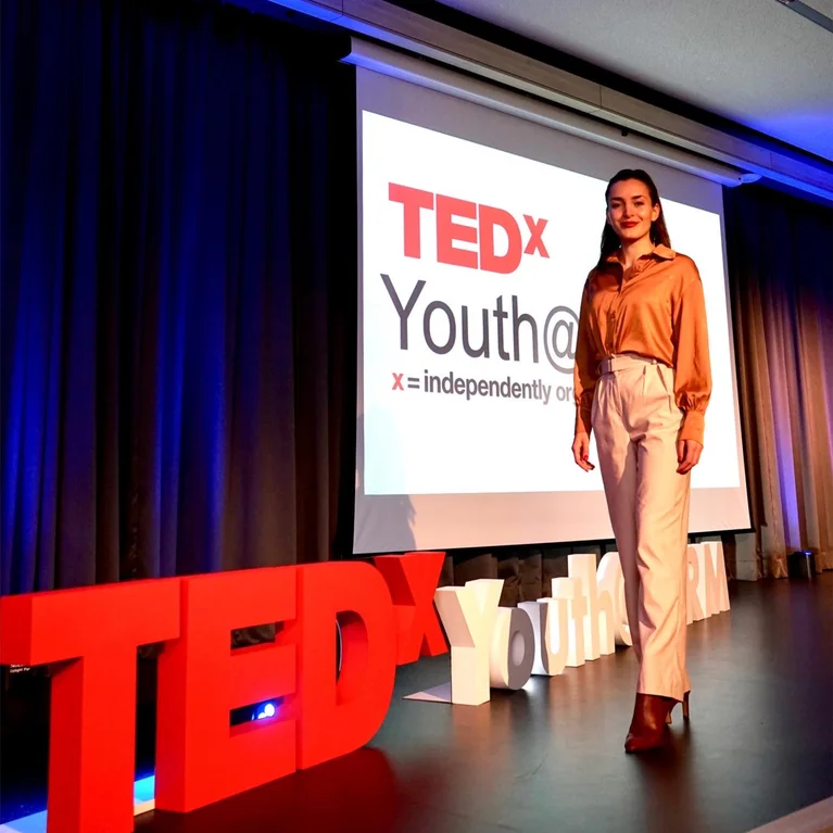 Miriam Janke portrait