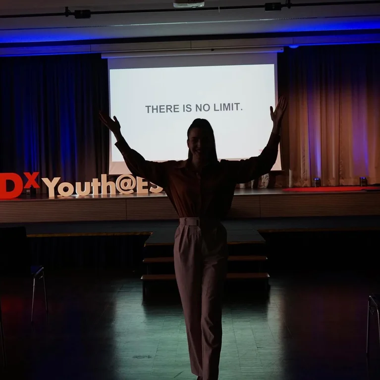 Miriam Janke on stage